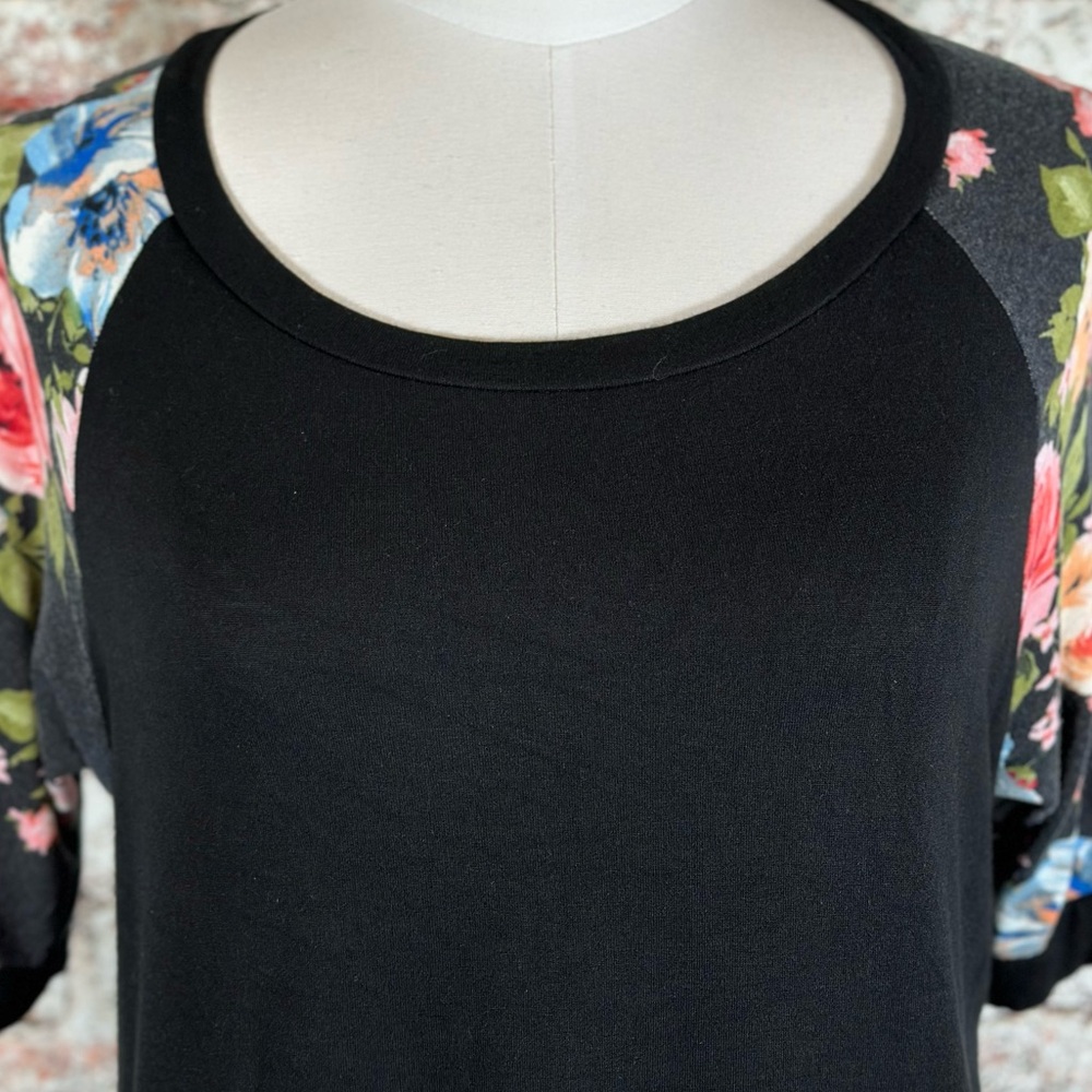 First Look Floral Tee - Picture 4 of 9